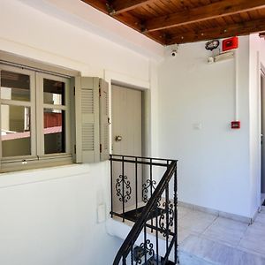 Urban Studios Manos